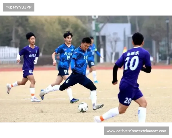 “湖州足球预选赛：长兴5-2安吉，高强度攻防引关注”